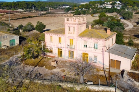 Vilanova i la Geltrú. Finca con masía y ermita en venta ideal hotel y eventos