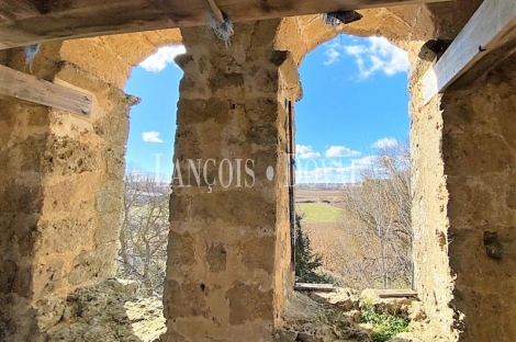 Castilla León. Torre campanario de antigua iglesia en venta.