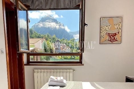 Picos de Europa. Hotel rural en venta. Nacimiento río Sella. León