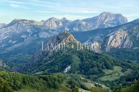 Picos de Europa. Hotel rural en venta. Nacimiento río Sella. León