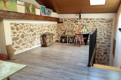 Sierra de Gredos. Casa en venta en el claustro del convento de Aldeanueva de la Cruz. Ávila.