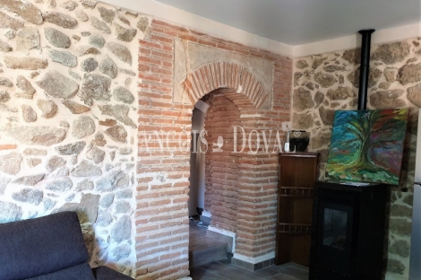 Sierra de Gredos. Casa en venta en el claustro del convento de Aldeanueva de la Cruz. Ávila.