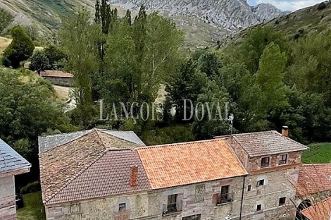 León. Casa histórica en venta. Ideal casa rural. Crémenes. Lois.