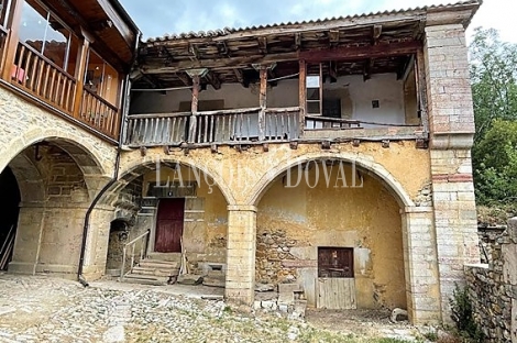 León. Casa histórica en venta. Ideal casa rural. Crémenes. Lois.