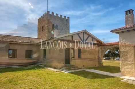 Ávila. Finca ganadera y coto de caza en venta con casa señorial