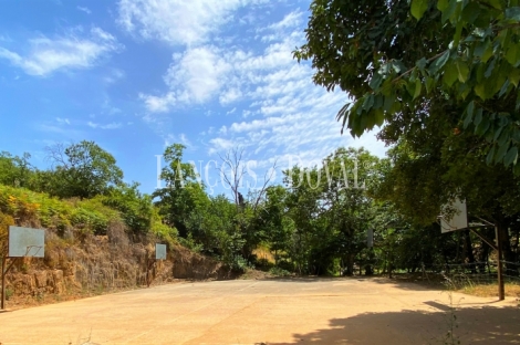 Cáceres. Albergue y campamento rural en venta. Las Villuercas