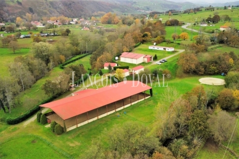 Cantabria. Finca ecuestre en venta. Santibáñez. Villacarriedo.