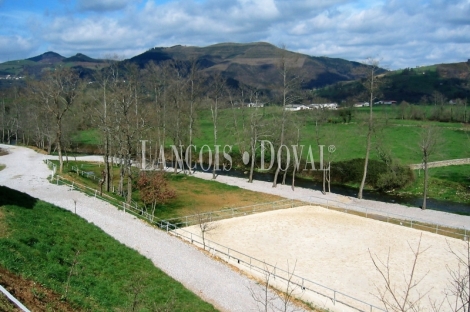 Cantabria. Finca ecuestre en venta. Santibáñez. Villacarriedo.