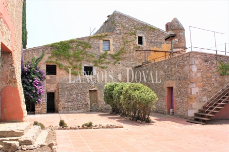 L ´Escala. Alt Empordà. Costa Brava. Masía y finca en venta. Ideal uso turístico.