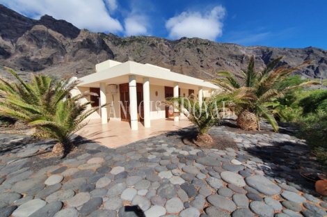 Villa y finca en venta. Canarias. El Hierro. Santa Cruz de Tenerife