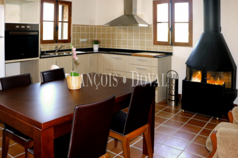 Barcelona. Casa rural en venta. Rellinars.