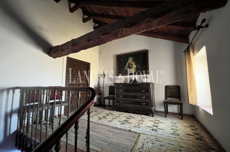 Cuenca. Casona solariega en venta