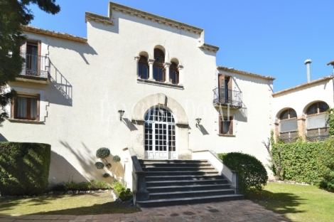 Alt Penedès. Masia casa señorial en venta con licencia alquiler turístico y casa rural. 