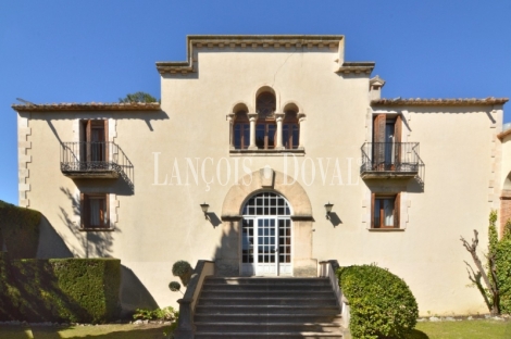 Alt Penedès. Masia casa señorial en venta con licencia alquiler turístico y casa rural. 