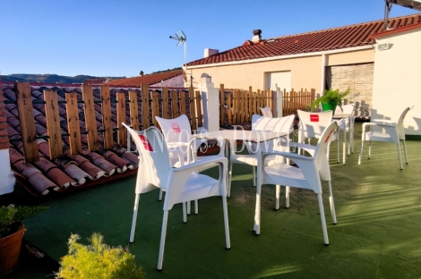 Huelva. Hostal Rural, cafetería y casa en venta. Arroyomolinos de León.