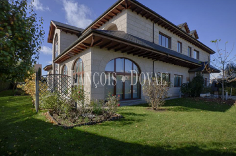 León. Las Eras de Renueva. Exclusiva casa en venta.