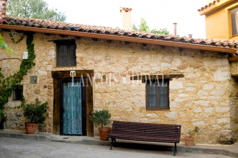 Guadalajara. Casas rurales en venta. Monasterio. Sierra Norte