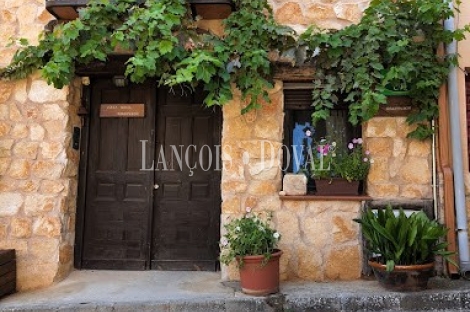 Guadalajara. Casas rurales en venta. Monasterio. Sierra Norte