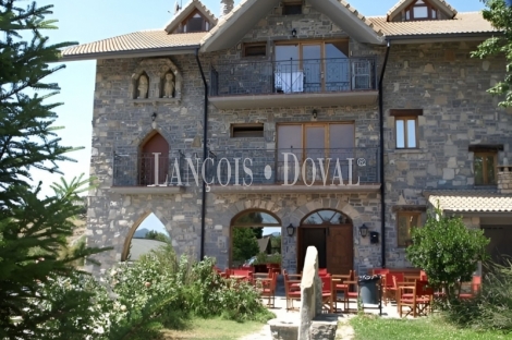 Pirineo de Huesca. Hotel rural en venta. Sabiñanigo. 