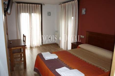 Pirineo de Huesca. Hotel rural en venta. Sabiñanigo. 
