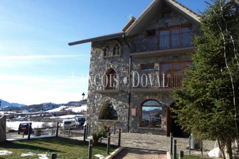 Pirineo de Huesca. Hotel rural en venta. Sabiñanigo. 