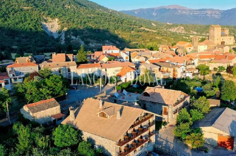 Pirineo de Huesca. Hotel rural en venta. Sabiñanigo. 