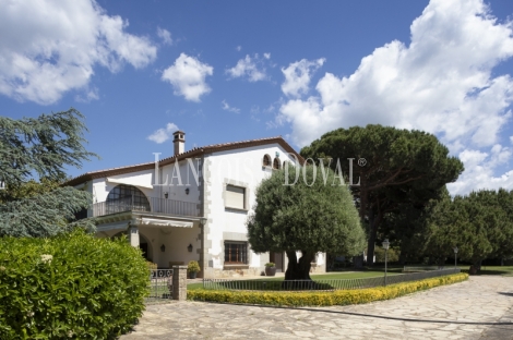 Sant Andreu Llavaneres. Exclusiva masía en venta. Casco Urbano. Ideal hostelería.