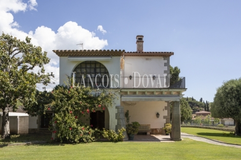 Sant Andreu Llavaneres. Exclusiva masía en venta. Casco Urbano. Ideal hostelería.