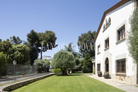 Sant Andreu Llavaneres. Exclusiva masía en venta. Casco Urbano. Ideal hostelería.