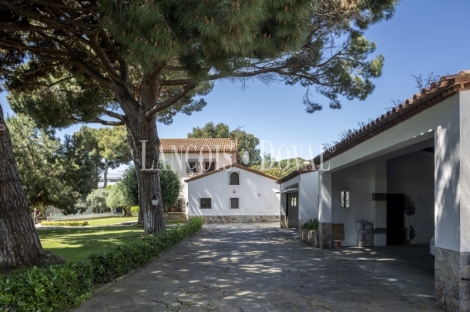 Sant Andreu Llavaneres. Exclusiva masía en venta. Casco Urbano. Ideal hostelería.