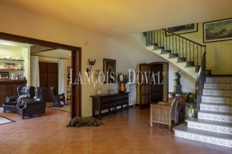 Sant Andreu Llavaneres. Exclusiva masía en venta. Casco Urbano. Ideal hostelería.
