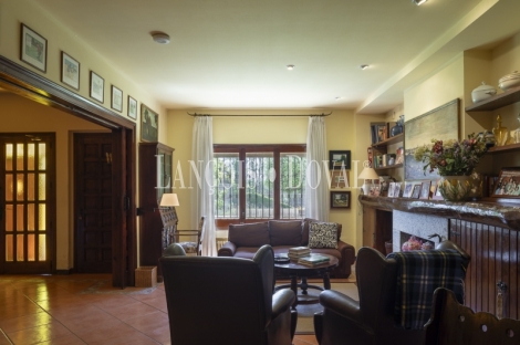 Sant Andreu Llavaneres. Exclusiva masía en venta. Casco Urbano. Ideal hostelería.