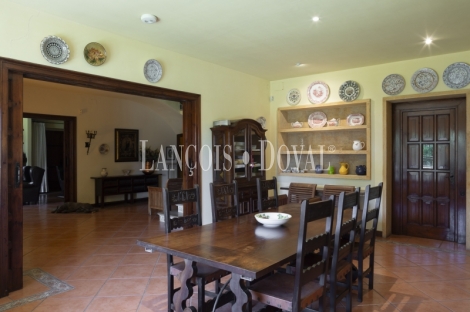 Sant Andreu Llavaneres. Exclusiva masía en venta. Casco Urbano. Ideal hostelería.