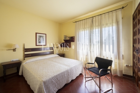 Sant Andreu Llavaneres. Exclusiva masía en venta. Casco Urbano. Ideal hostelería.