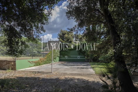 Sant Andreu Llavaneres. Exclusiva masía en venta. Casco Urbano. Ideal hostelería.