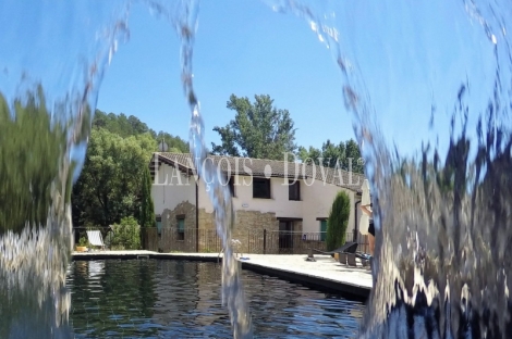 Casa rural en venta en el Prepirineo de Lleida: negocio activo en plena naturaleza