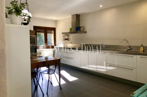 Casa rural en venta en el Prepirineo de Lleida: negocio activo en plena naturaleza