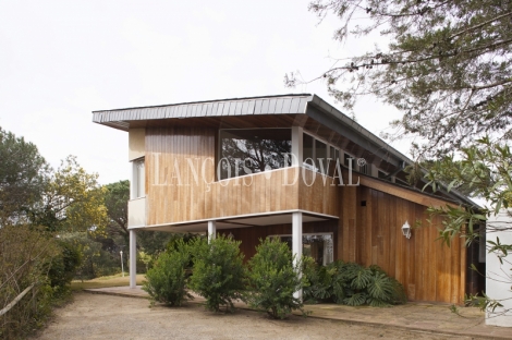 Sant Andreu de Llavaneres. Exclusiva propiedad en venta con vistas al mar y montaña 