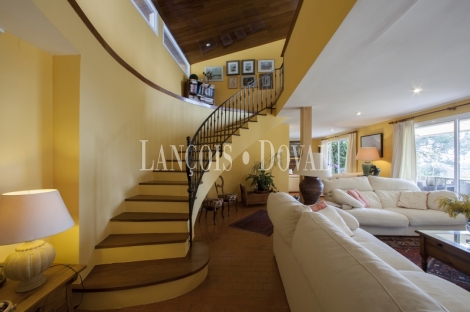 Sant Andreu de Llavaneres. Exclusiva propiedad en venta con vistas al mar y montaña 