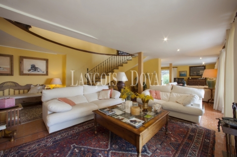 Sant Andreu de Llavaneres. Exclusiva propiedad en venta con vistas al mar y montaña 