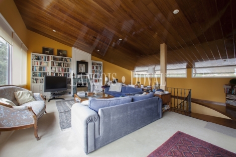 Sant Andreu de Llavaneres. Exclusiva propiedad en venta con vistas al mar y montaña 
