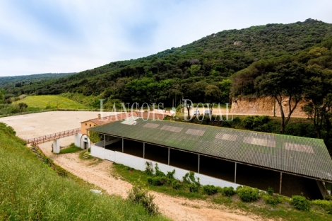 Barcelona. Centro hípico y escuela de equitación en venta. Sant Andreu de Llavaneres.