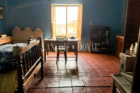 León. Una antigua Casa de campo en venta. Grajal de Campos
