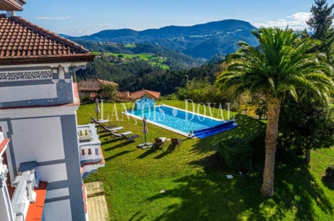 Asturias. Casa colonial en alquiler para eventos y celebraciones.