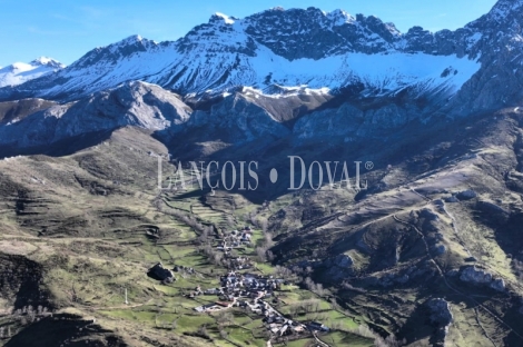 León. Apartamentos turísticos en venta. Babia. Torrebarrio Peña Ubiña