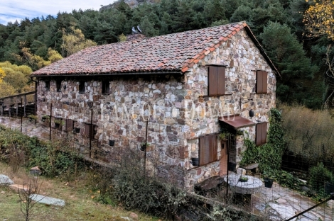Guadalajara Sierra Norte. Casa rural en venta. Antiguo Molino harinero. 