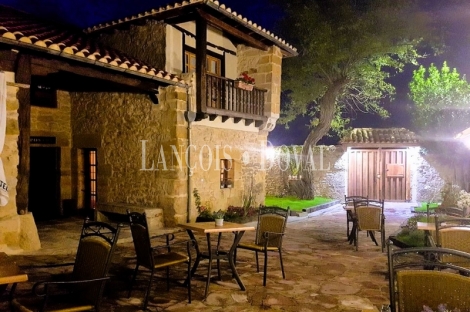 Cantabria. Miengo. Una singular casa rural en venta en el Camino del Norte