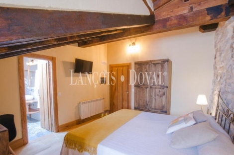 Cantabria. Miengo. Una singular casa rural en venta en el Camino del Norte