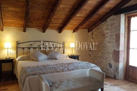 Cantabria. Miengo. Una singular casa rural en venta en el Camino del Norte