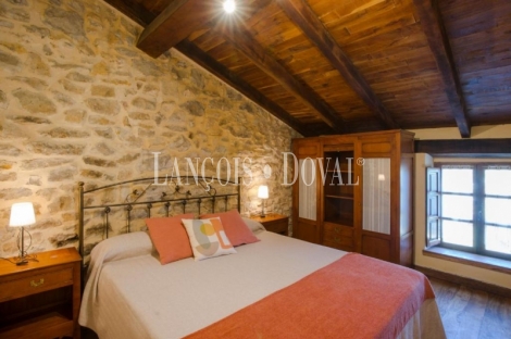 Cantabria. Miengo. Una singular casa rural en venta en el Camino del Norte